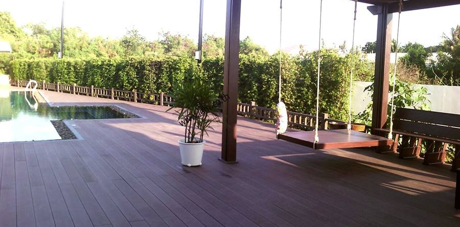 <!--:en-->พื้นไม้ข้างสระว่ายน้ำ บ้านลูกค้า คุณโสภิต<!--:-->