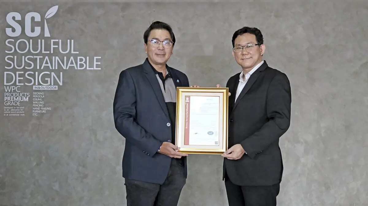 ผู้บริหาร SCi Wood รับมอบใบรับรองมาตรฐาน ISO 9001:2015 จาก Bureau Veritas Certification (Thailand) Ltd.